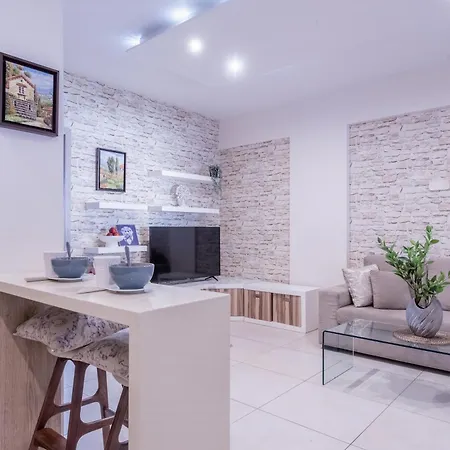 Finikoudes Gate アパート ラルナカ