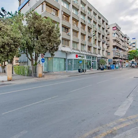 Daire Finikoudes Gate