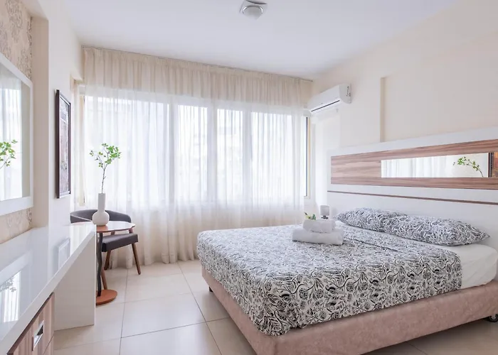 Daire Finikoudes Gate *