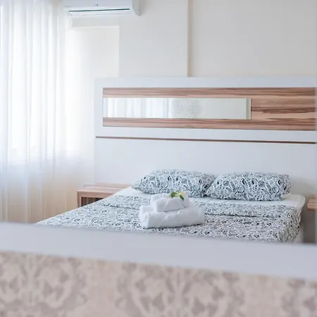 Apartment Finikoudes Gate Larnaka
