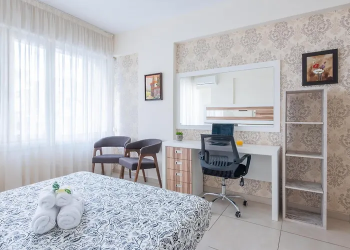 Finikoudes Gate דירה