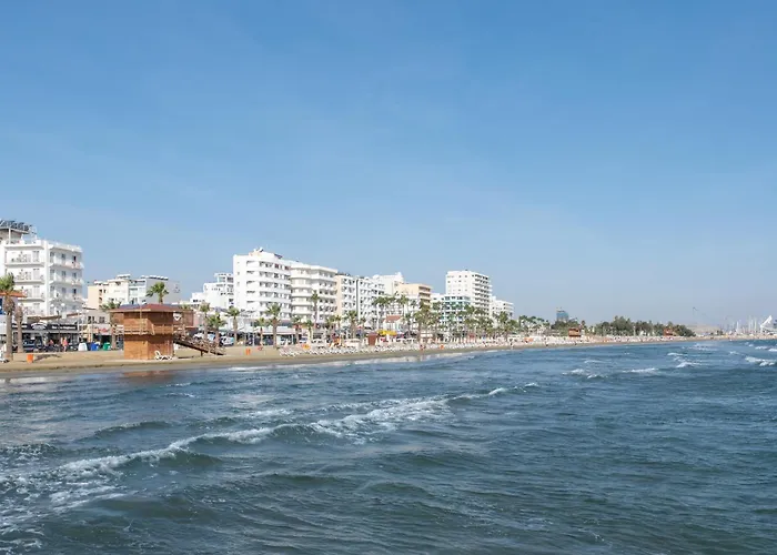 Finikoudes Gate * לרנקה